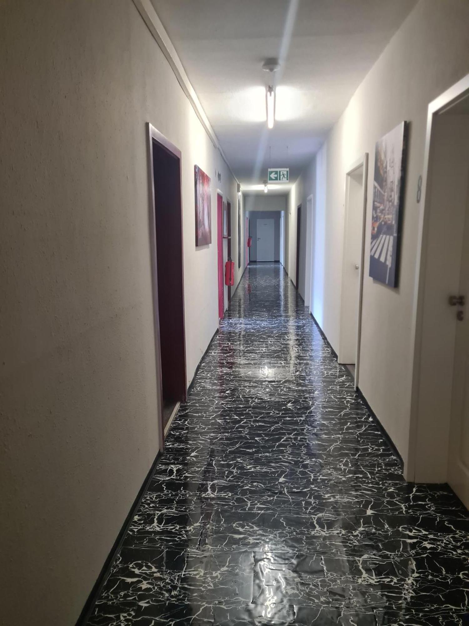 Hostel M&r